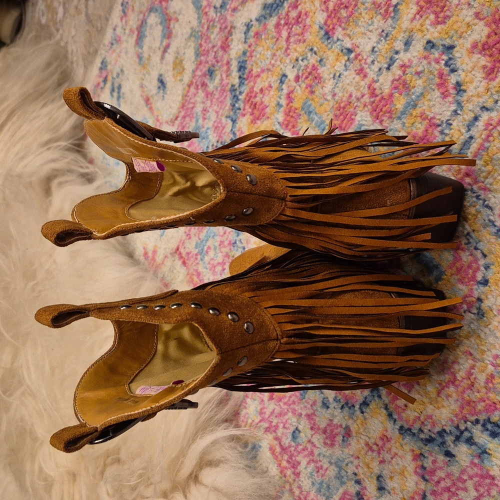 Fringed Brown Sueded Western Boots - Picture 3 of 6